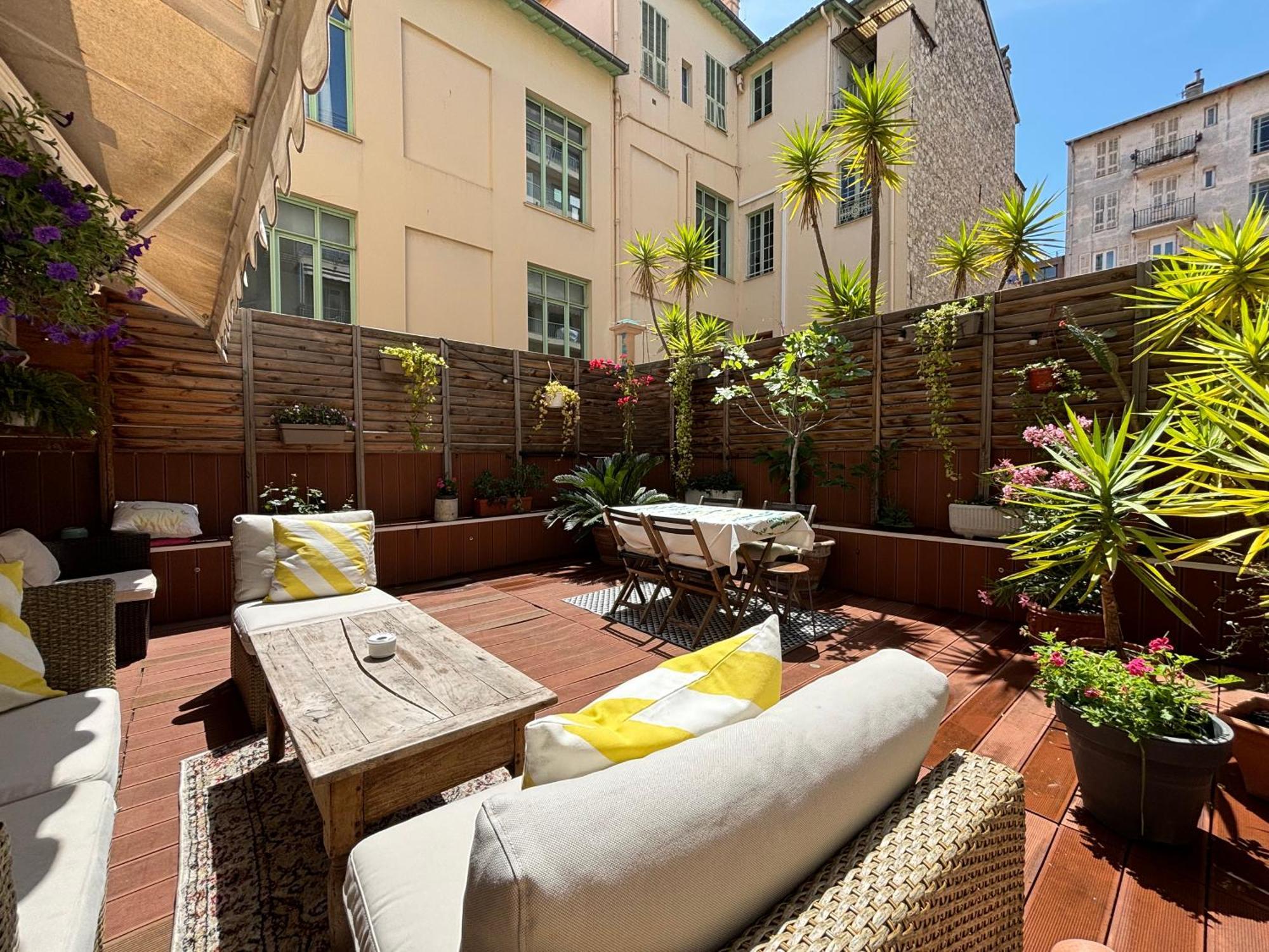 Large Magnificent Terrace Apartment Nizza